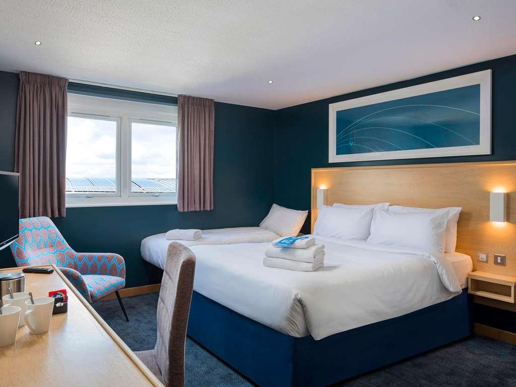 Travelodge Cheltenham Værelse billede