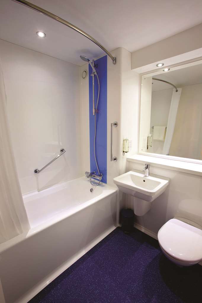Travelodge Cheltenham Værelse billede