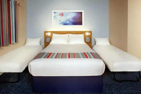 Travelodge Cheltenham Eksteriør billede